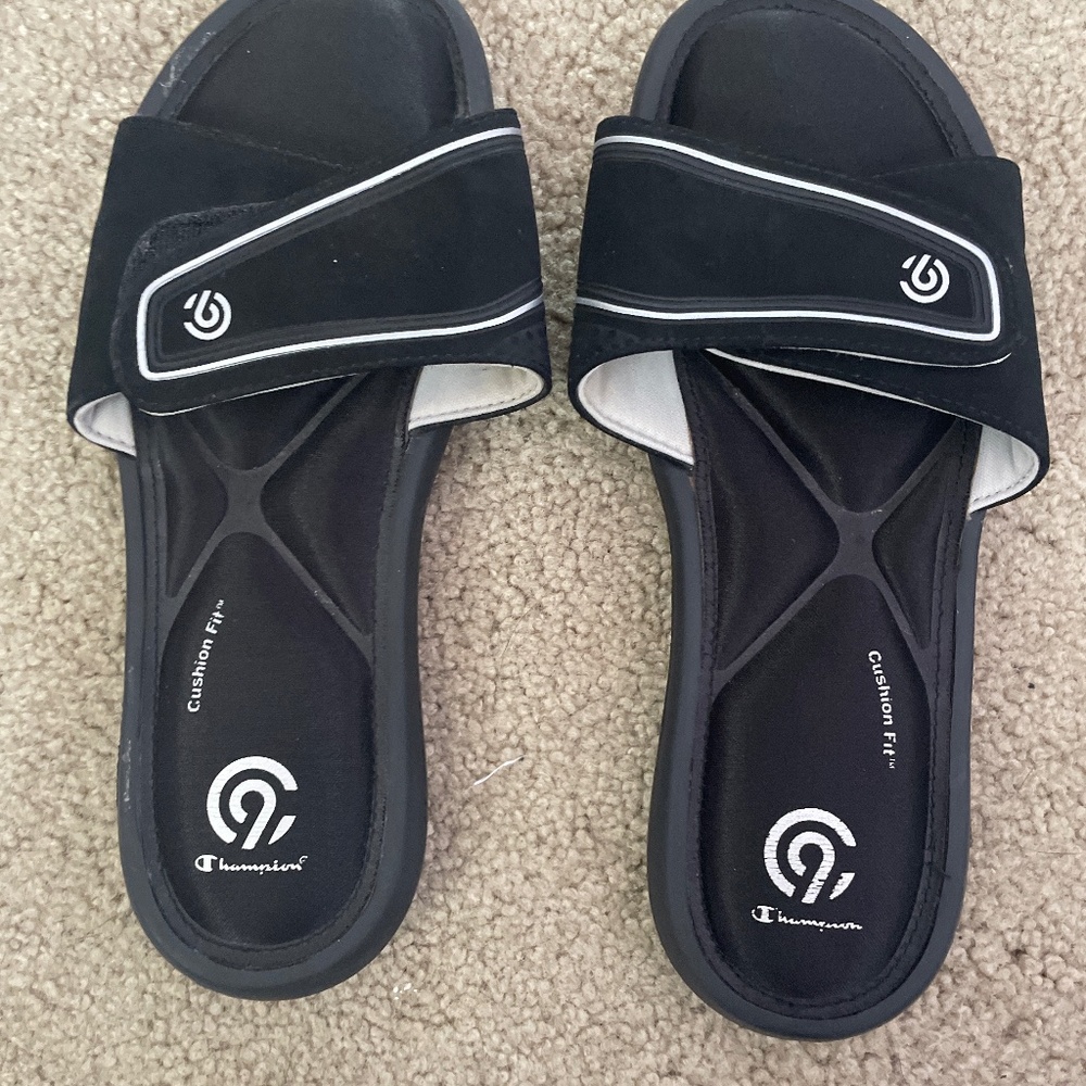 Champion Cushion Fit Slid On (size 7)